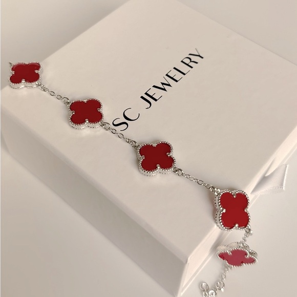 Red Clover Bracelet Double Sided Silver Tone Chain 5 Motif - Picture 5 of 8